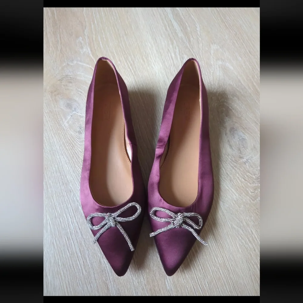 J Crew Womens Flat Size 7 Burgundy Satin Pointy Toe Dress Shoe Crystal Bow Comfy
